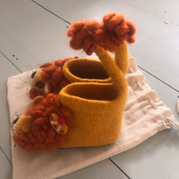 Kid's Sew Heart Felt Leopold the Lion Slippers. NWOT. Size 2-3Y (15cm) - Picture 6 of 7